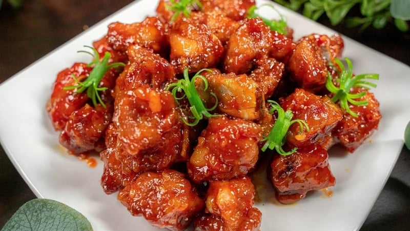 Sườn xào miền Nam hấp dẫn với màu sắc rực rỡ của rau củ