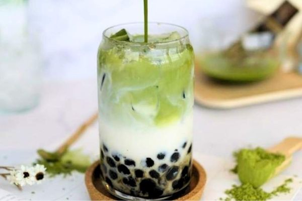 Trân châu đường đen dẻo dai là điểm nhấn hoàn hảo cho matcha