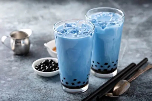 Màu tím hoa đậu biếc đi cùng màu xanh matcha đầy khéo léo