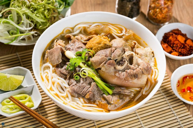 Bún bò giò heo béo ngậy nhiều dưỡng chất