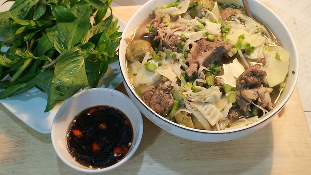 Vịt om sấu măng tươi giòn ngon thanh mát