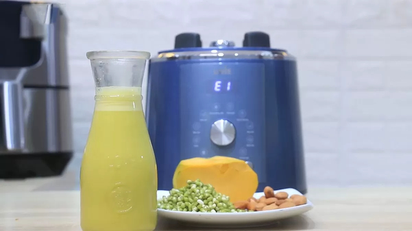 Sự hòa quyện giữa đậu xanh và bí đỏ tạo nên thức uống giải nhiệt bổ dưỡng, lạ miệng.