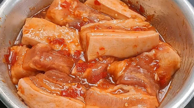 Thịt ba chỉ tươi ngon là bí quyết cho món kho mềm ngậy